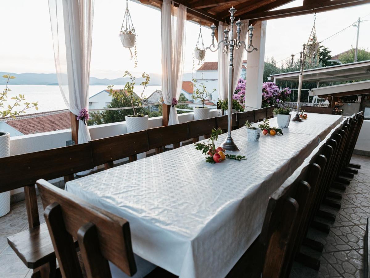 Apartmani Dragobratovic Komarna Ruang foto